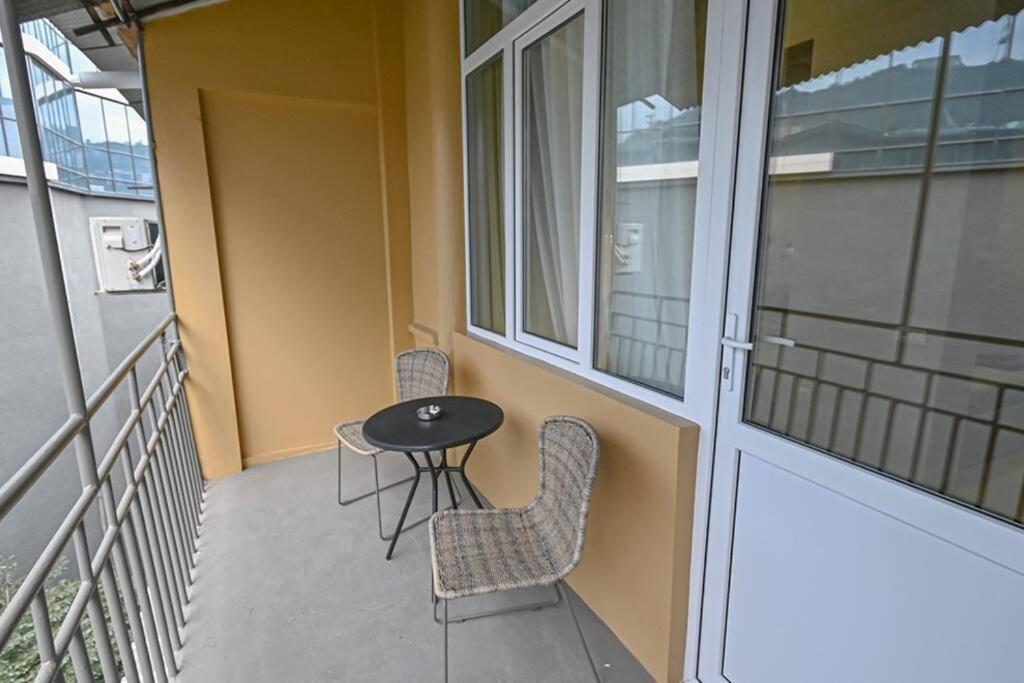 Studio With Balcony In Old City Tbilisi Exteriör bild